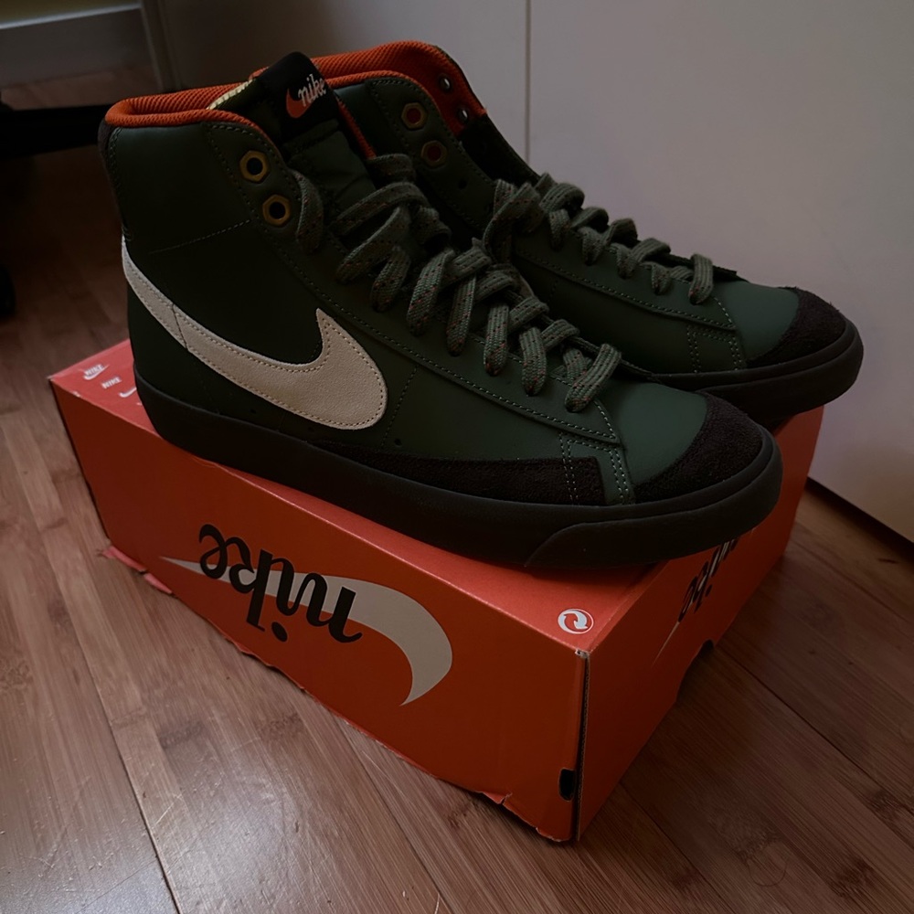 shoes - Picture 2 of 4